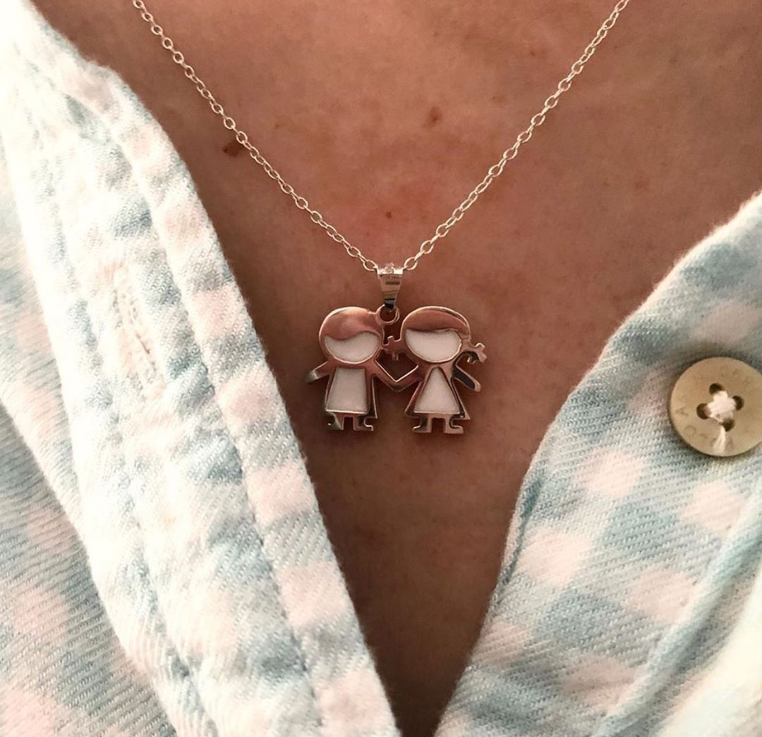 María D’Plata, la joyería que usa leche materna o cordón umbilical para retratar la vida imagen