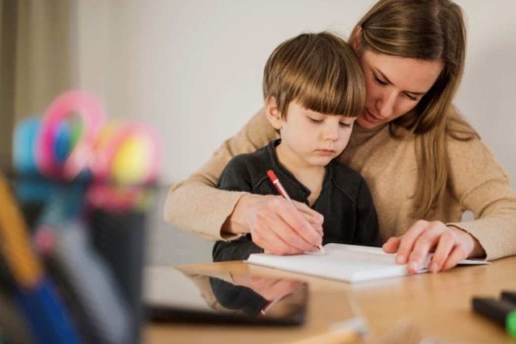 Tutoras salvan la relación entre madres e hijos durante la pandemia imagen
