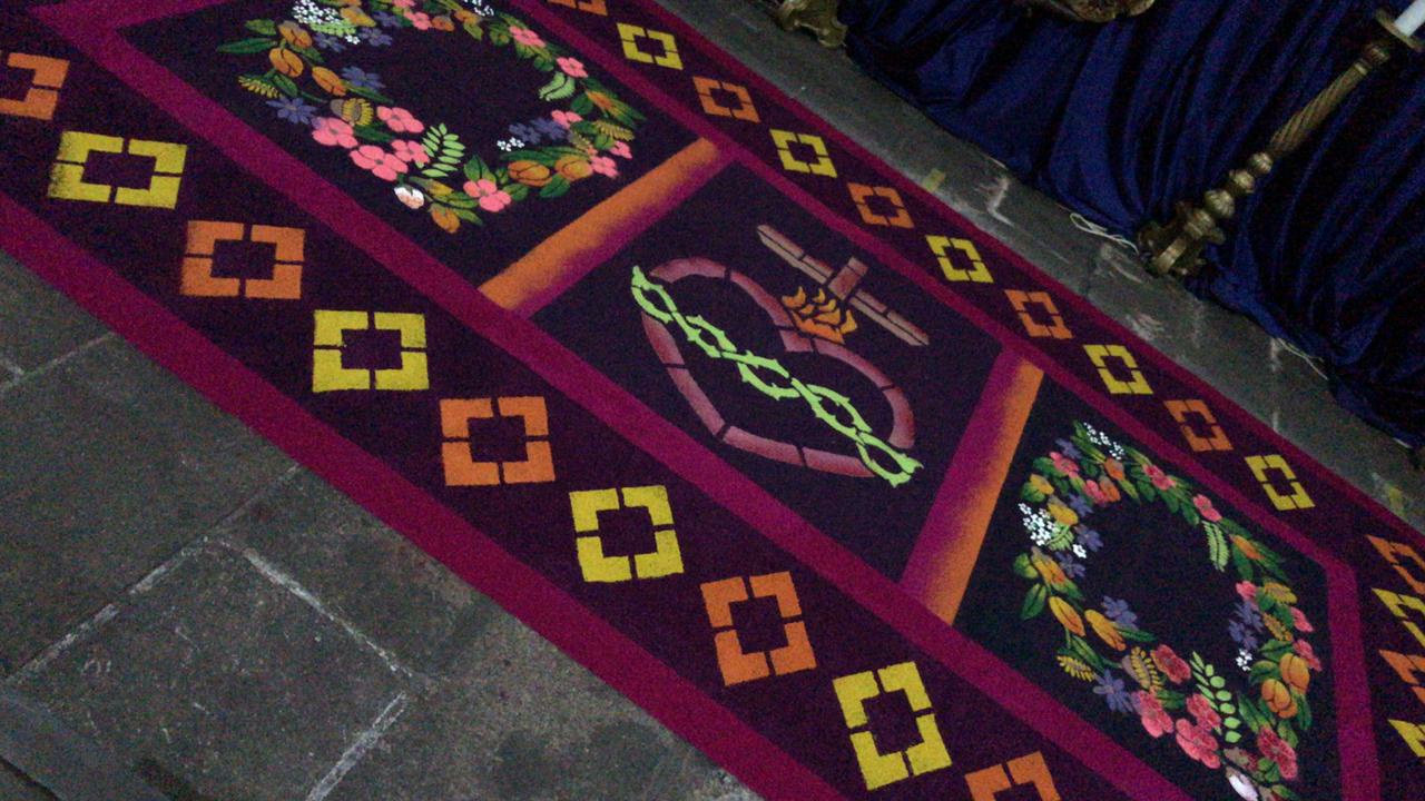 Alfombras desde casa, la nueva realidad de las costumbres de Semana Santa en pandemia imagen