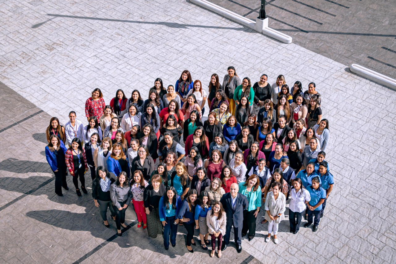 Nadie puede construir un mundo mejor sin mejorar a las personas imagen