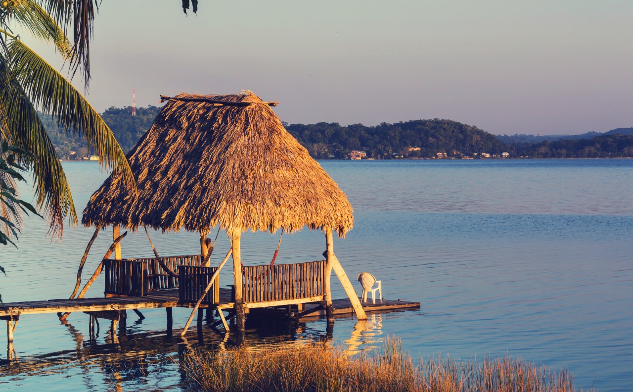 Ecoturismo en sitios arqueológicos, camping y observación de fauna local, son algunas de las actividades que puedes realizar en Petén imagen