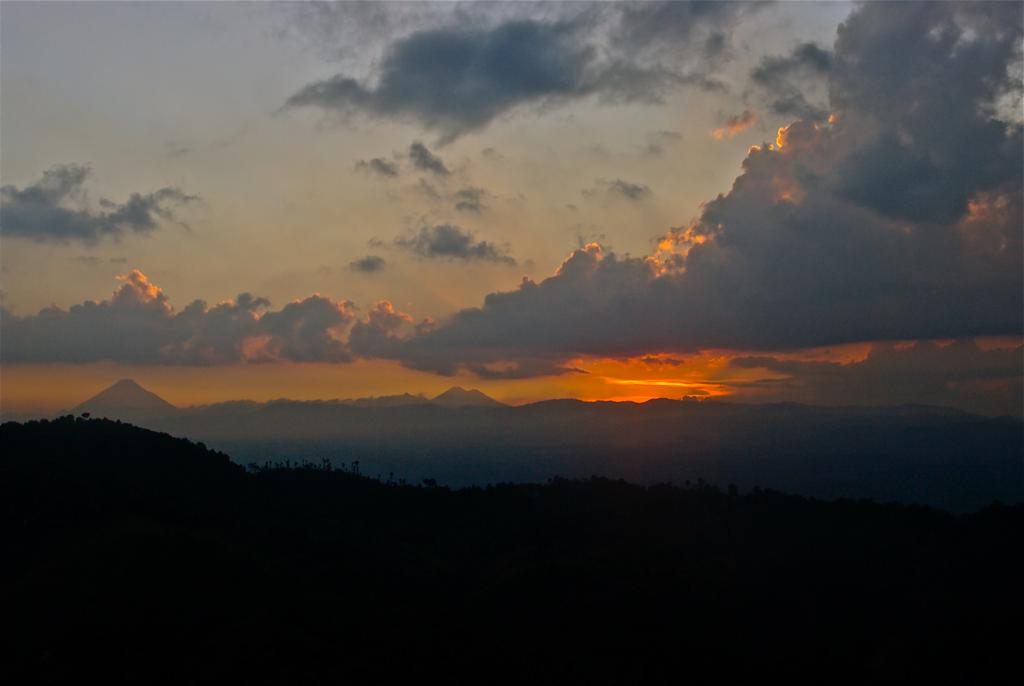 Conoce la Laguna de Calderas y sus profundidades imagen