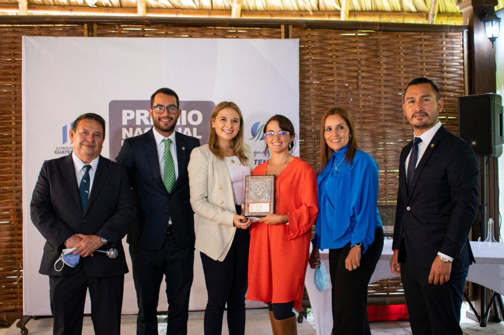 La empresa  guatemalteca Valparaíso recibe premio Nacional a la Seguridad Nacional Alimentaria, 2021 imagen