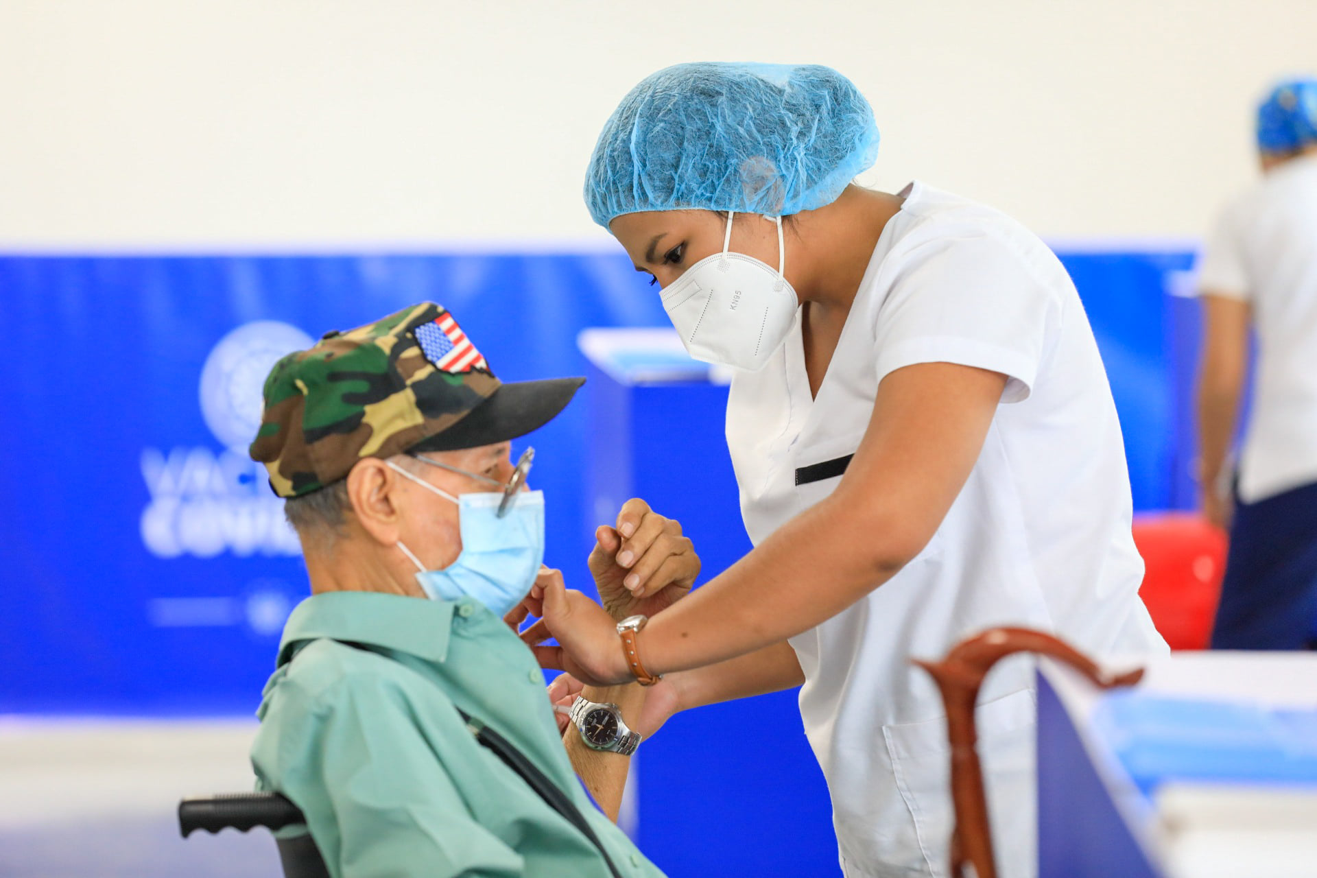 Vacunación para mayores de 35 años inicia en El Salvador imagen