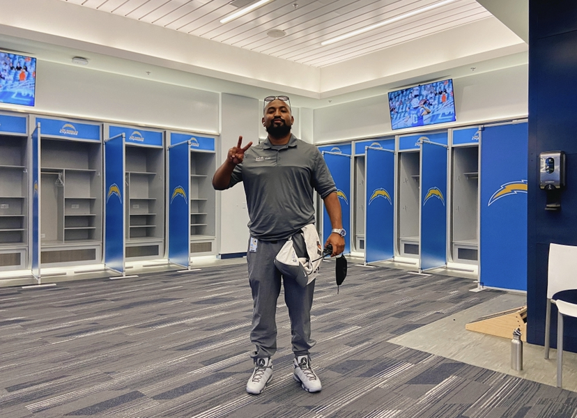 Corey, el guatemalteco que trabaja en el estadio más caro del mundo, el Sofi Stadium de Los Ángeles. imagen