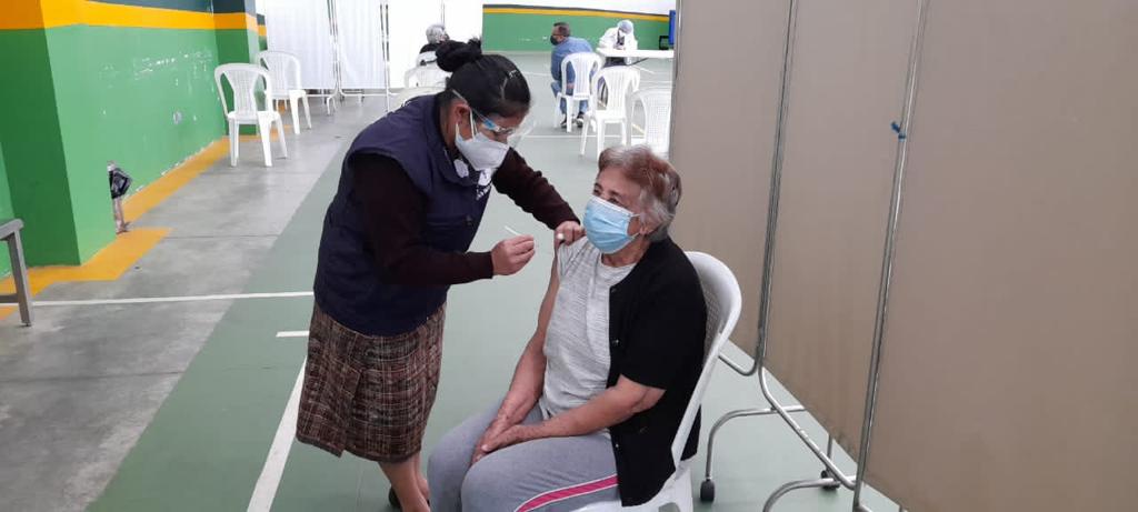 Pacientes de enfermedades crónicas fueron olvidados por meses en el plan de vacunación imagen