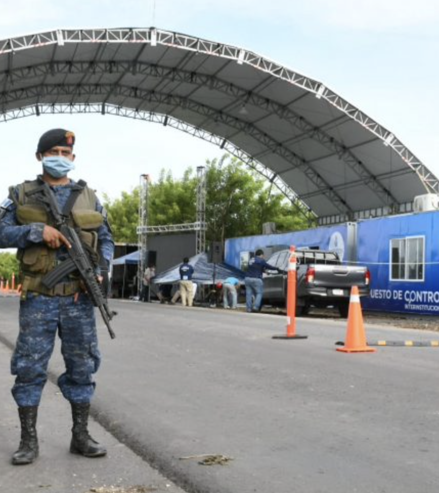 Los arcos de la SAT, un foco de extorsión y pérdida de tiempo imagen