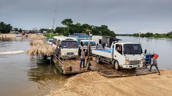 Un puente facilitaría el paso por el río La Pasión imagen