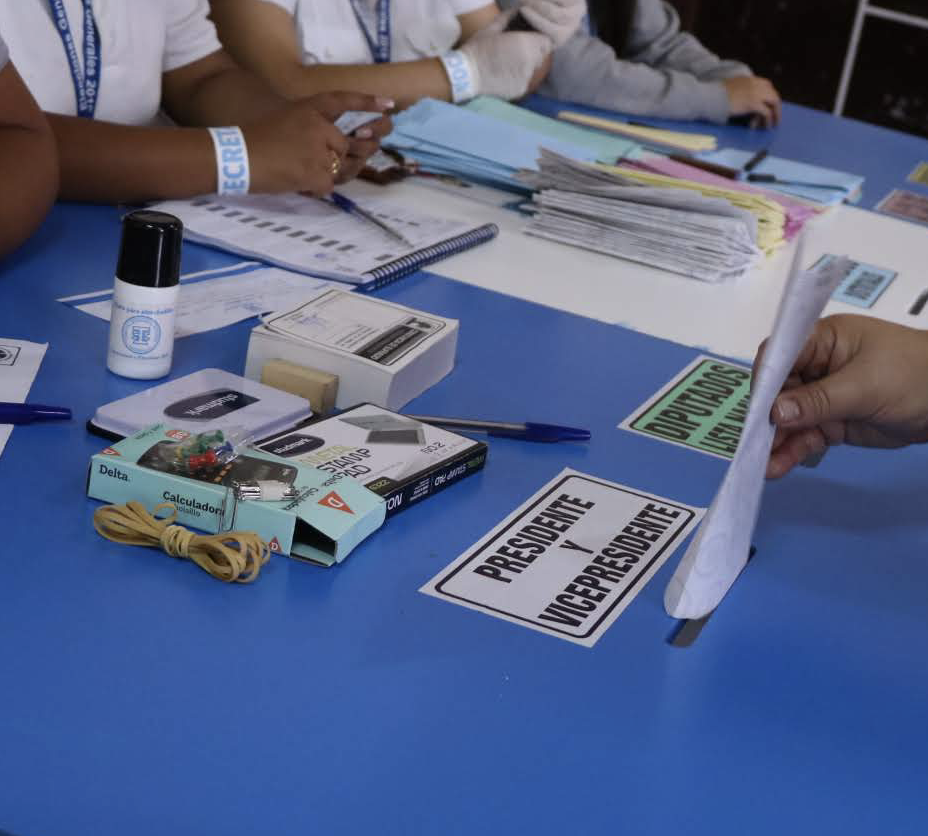 La carrera por la impunidad ha comenzado, los nuevos partidos políticos imagen