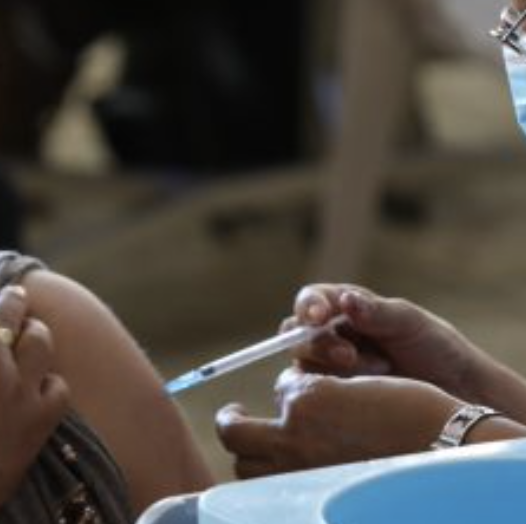 La vacunación está cambiándole el rumbo a la pandemia imagen