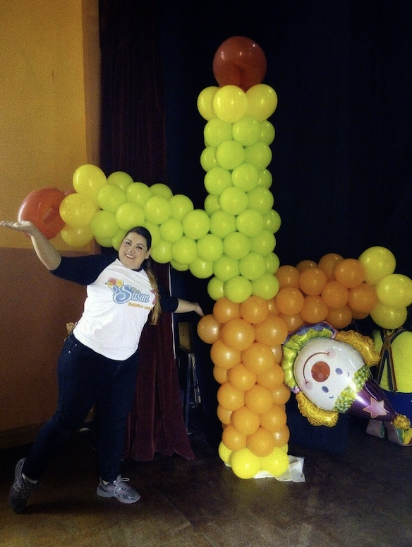 De educadora, a ser un artista del látex imagen