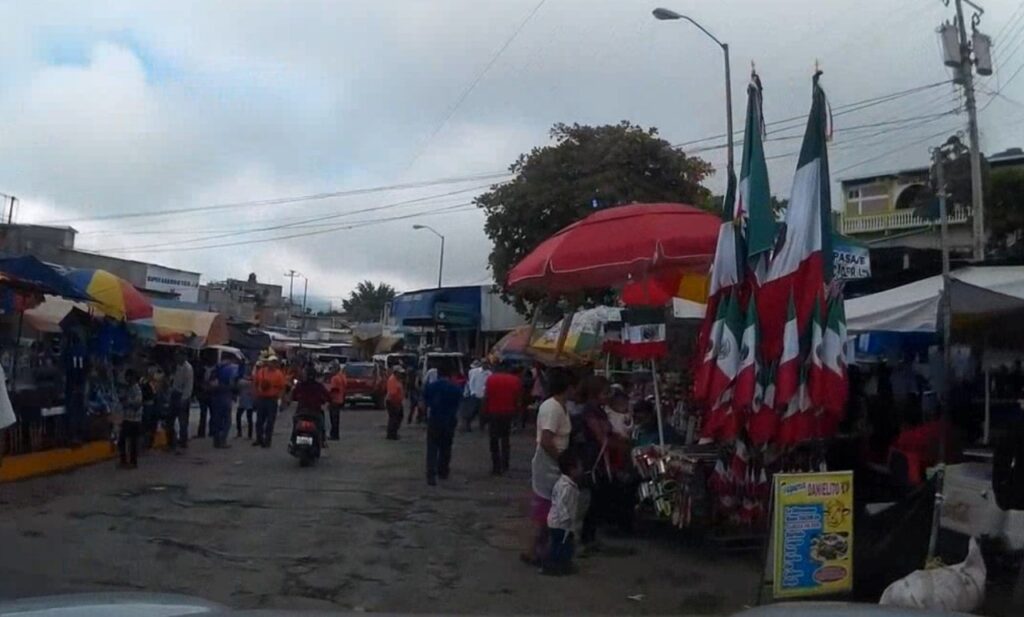 Vía libre en La Mesilla, frontera entre  Guatemala y México imagen