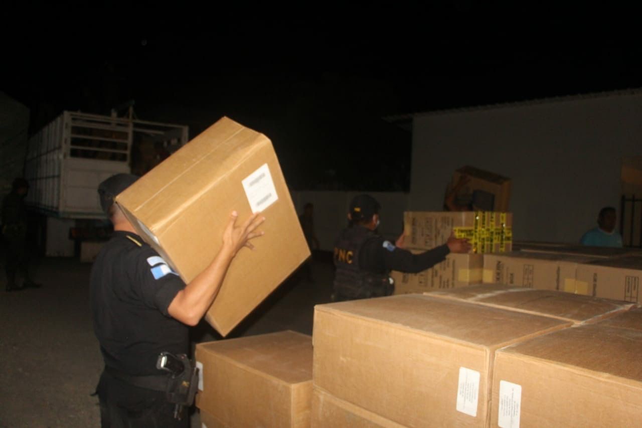 Millonaria cifras de cigarros de contrabando incautados en Petén imagen