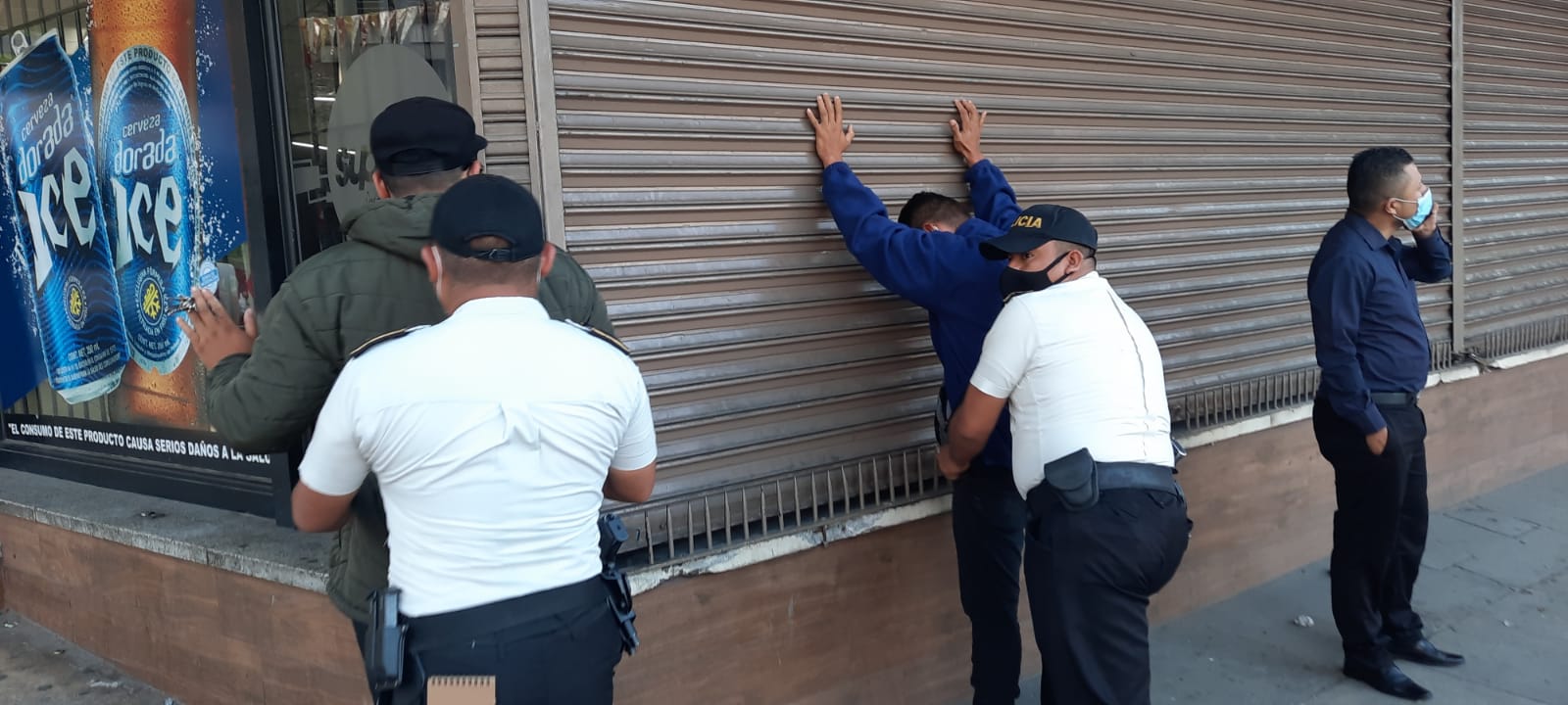 Migración y PNC investigan tramitadores en Centro de Emisión de Pasaportes imagen