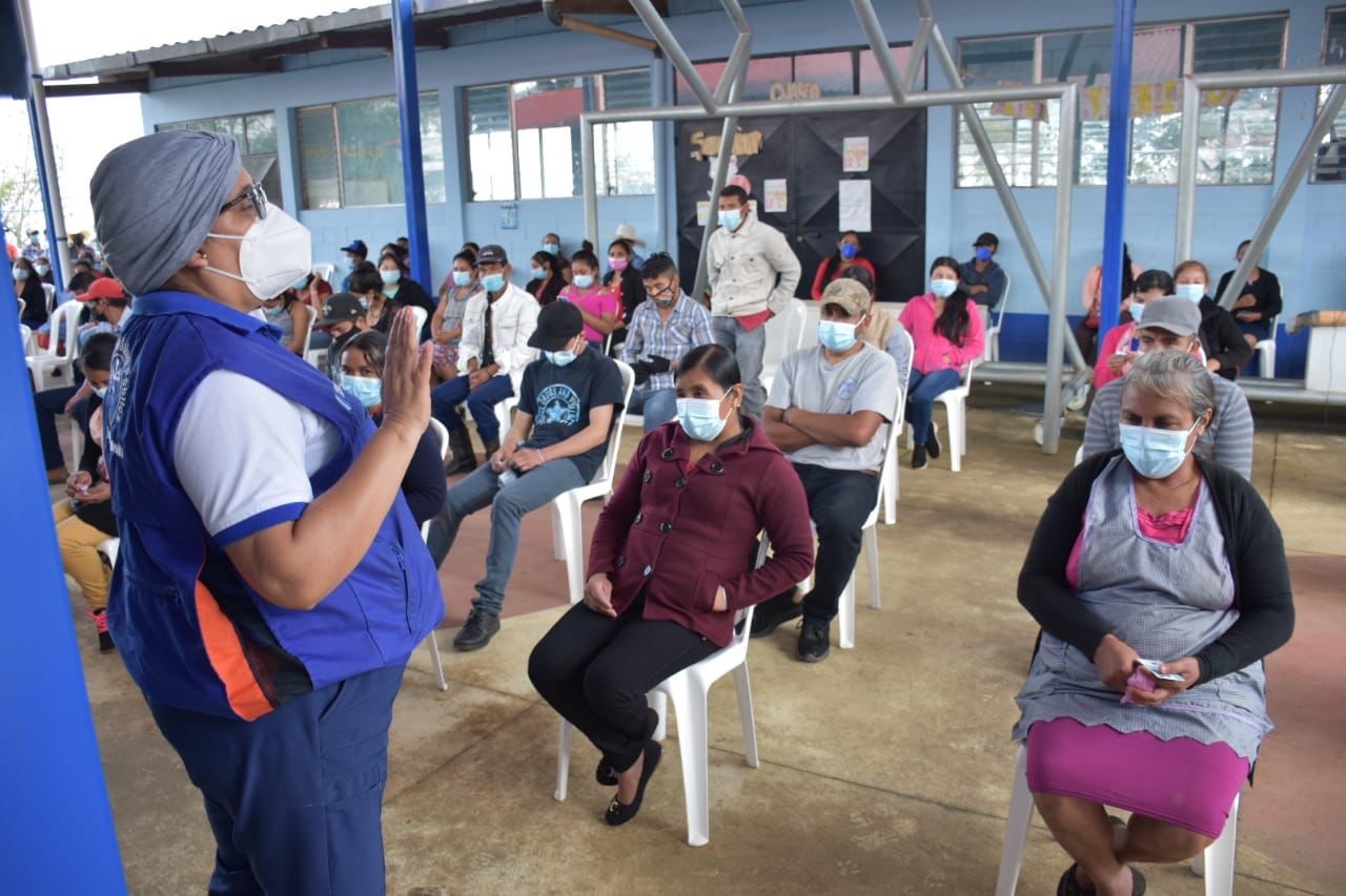 Las escasez de vacunas crea problemas para usuarios que buscan protección contra COVID-19 imagen