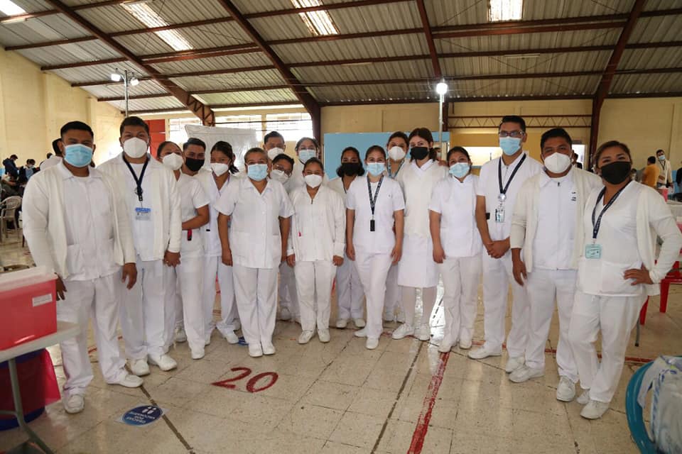 La valentía de los Doctores y Enfermeros asombra a Guatemala imagen