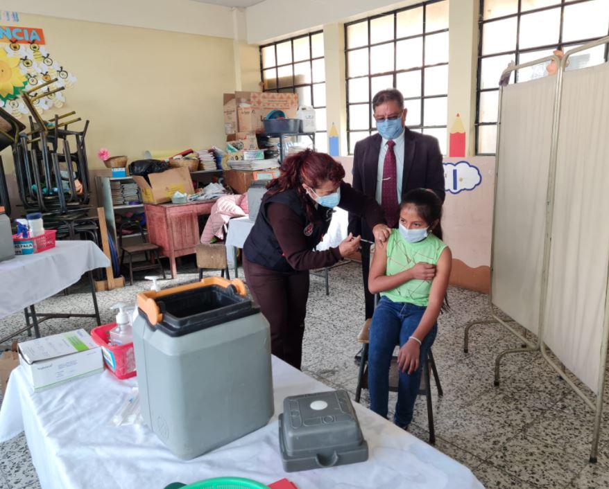 La vuelta a clases vacunados contra el COVID-19, un reto del 2022 imagen