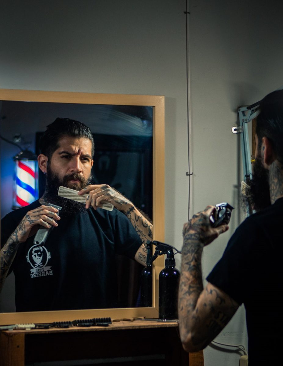 Pepe Barbero, el chapín que creó una barbería gratuita para ayudar a personas de escasos recursos imagen