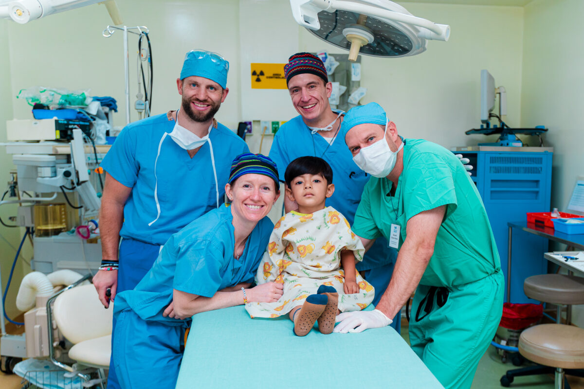 Centro Moore celebra la cirugía número 10,000 en Guatemala imagen