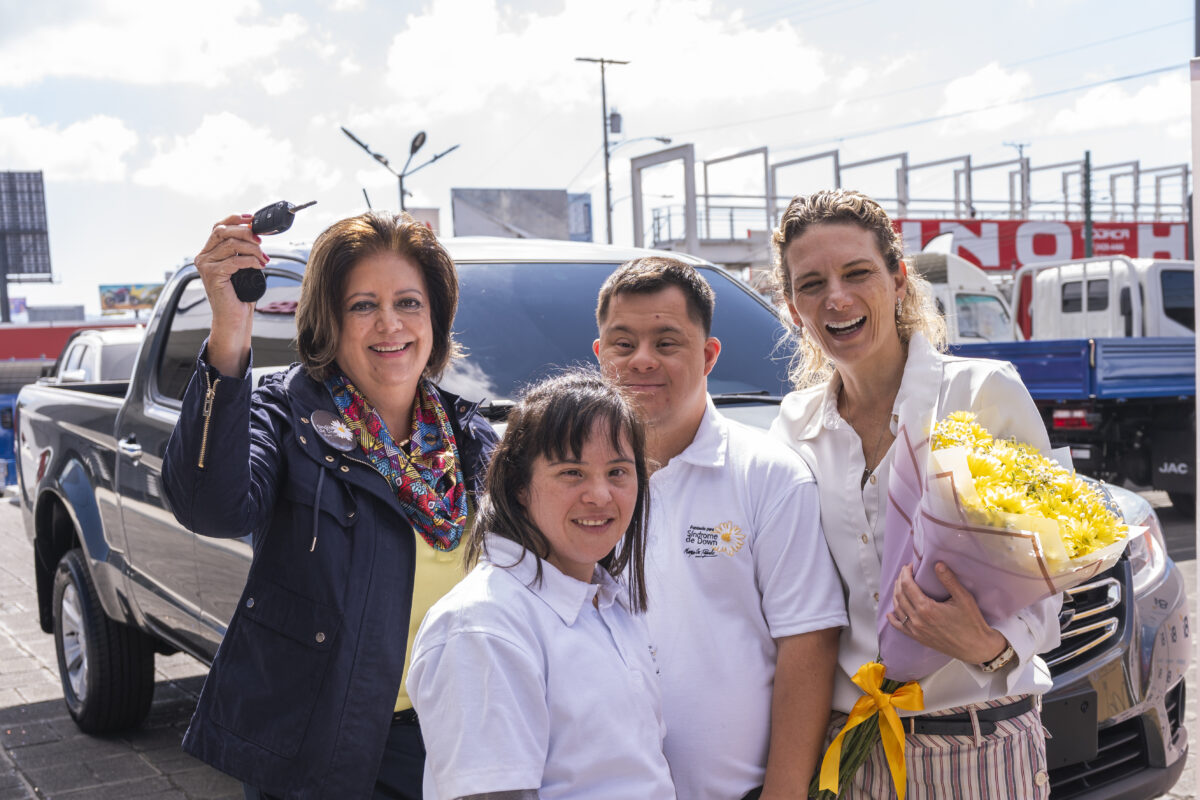 “Fundación Bi dona pick-up a Fundación Margarita Tejada para fortalecer la inclusión y el desarrollo social” imagen