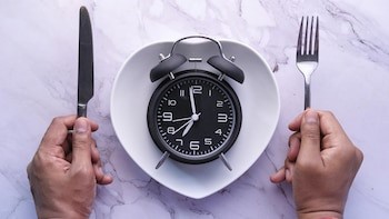 ¿Funciona el ayuno intermitente? Esto reveló el estudio más grande hasta la fecha imagen