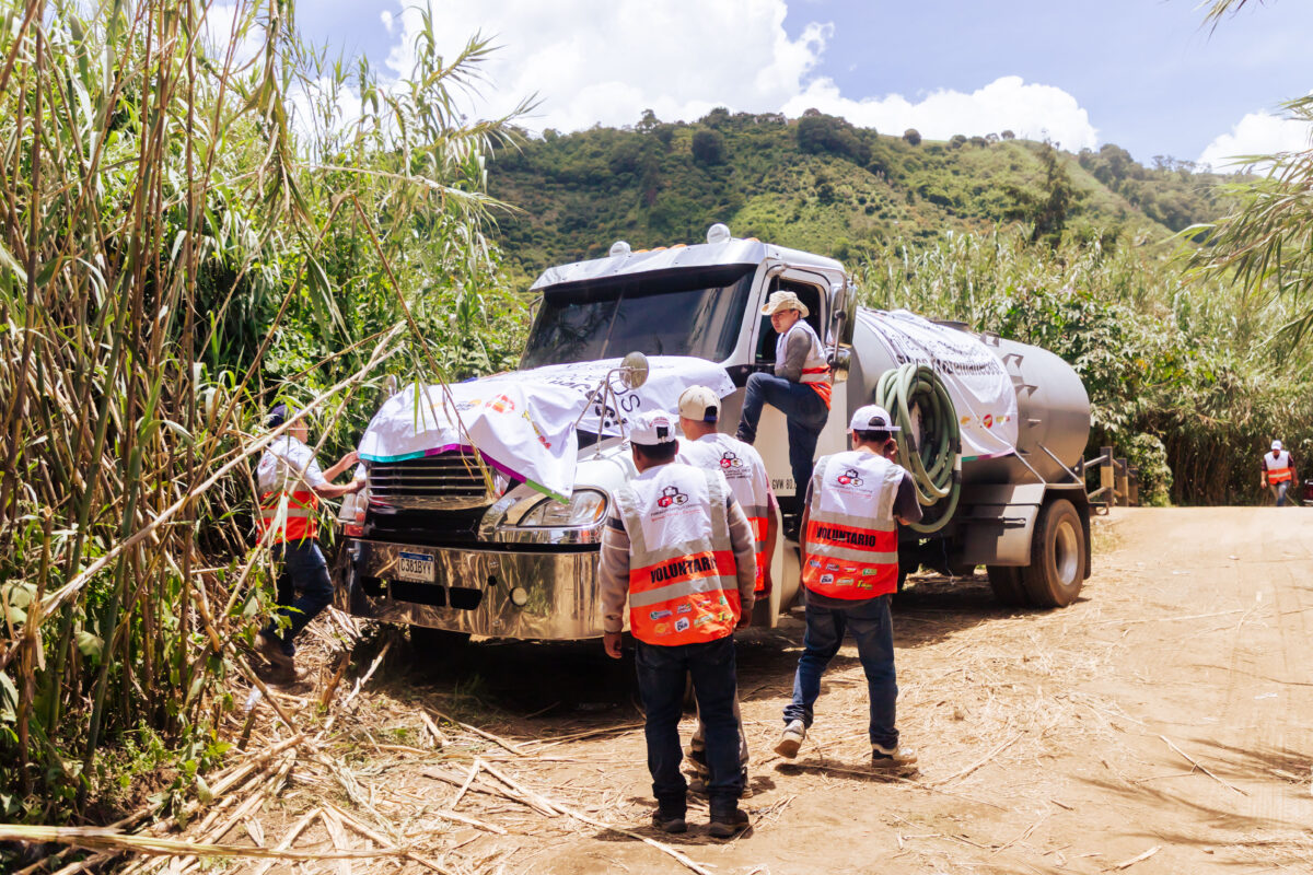 Fundación Castillo Córdova lleva agua a Santa María de Jesús imagen