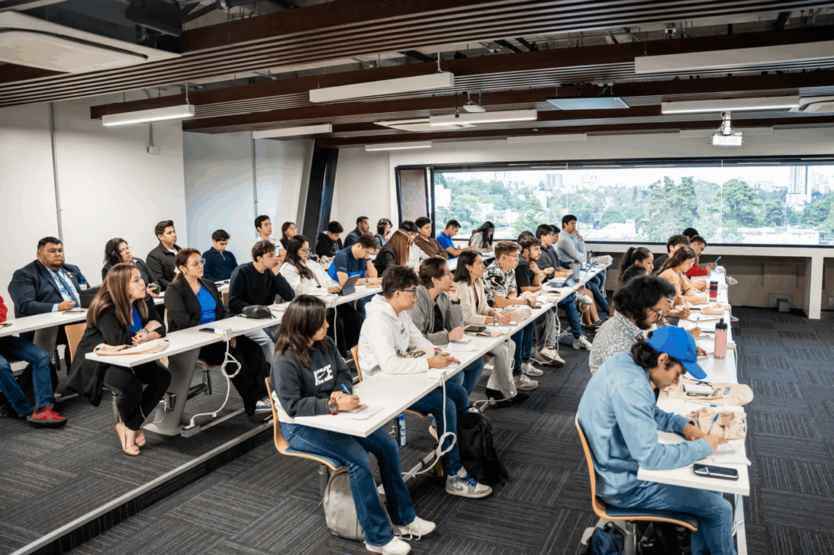 R-Evolución Industrial Llega a la UVG imagen