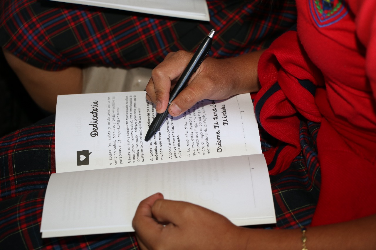 Libro de Marolen Martínez