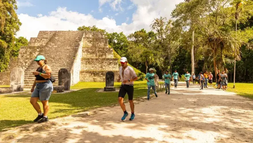 Carrera 21K Tikal 2026: correr entre historia, selva y cultura en el corazón de Guatemala imagen