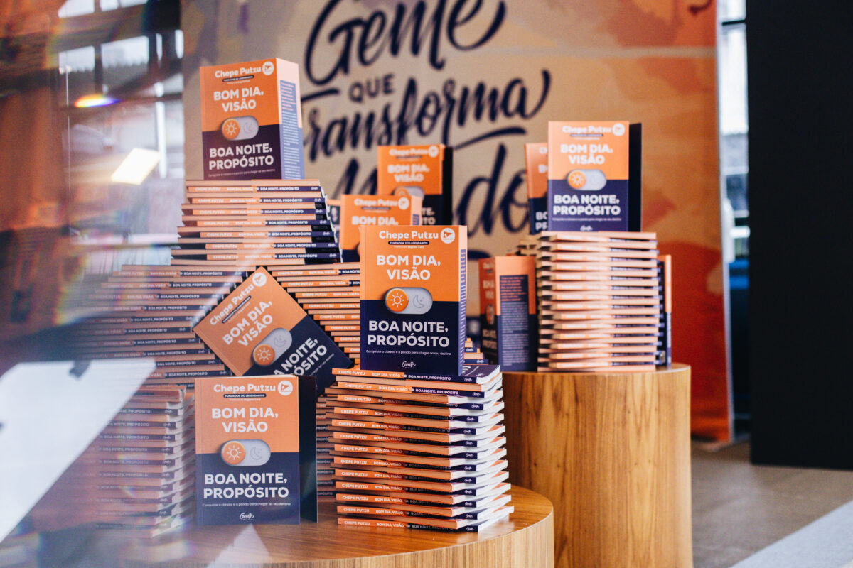 Chepe Putzu conquista Brasil: autor guatemalteco lidera ranking y supera clásicos del desarrollo personal imagen