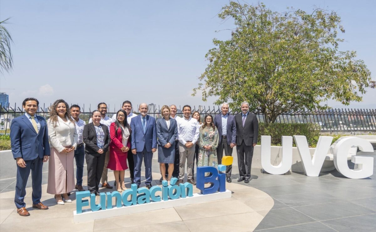 Fundación Bi obtiene certificación académica de la UVG para su Programa de Educación Financiera imagen