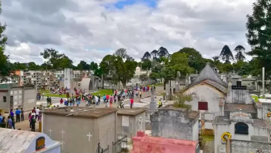 Recorrido guiado por el Cementerio General: una mirada a la historia de la Ciudad de Guatemala imagen