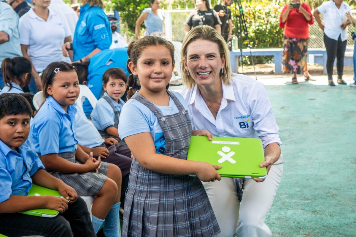 Fundación Bi y CEAL impulsan transformación educativa con tecnología en Guatemala imagen