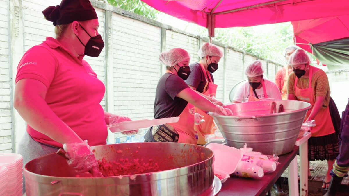 Fundación Castillo Hermanos brinda ayuda urgente en Alta Verapaz tras intensas lluvias imagen